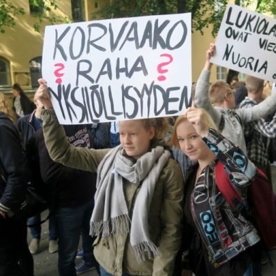 Lukiolaisten mielenosoitus Hämeenlinnassa