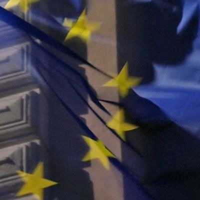 EU-lippu liehuu Pohjois-Esplanadilla.