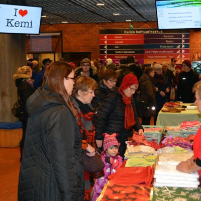 Joulumyyjäsiet Kemin kulttuurikeskuksessa.