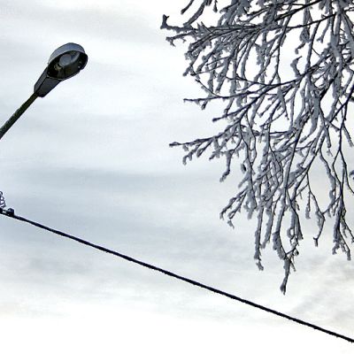 Luminen lyhtypylväs.