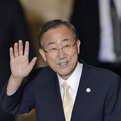 YK:n pääsihteeri Ban Ki-moon tervehtii.