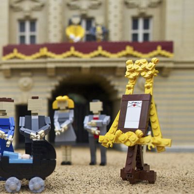 Legomalli Britannian hovista ja heidän uudesta prinssistä.