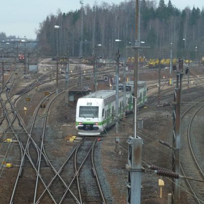 Lähijuna saapuu Lahdesta Riihimäelle.