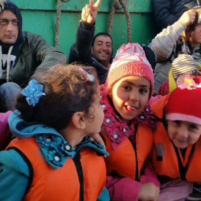 Egyptistä kohti Eurooppaa matkaan lähteneitä siirtolaisia laivallaan Välimerellä huhtikuun lopulla.