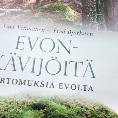 Evon-kävijöitä - Kertomuksia Evolta -kirjan kansi