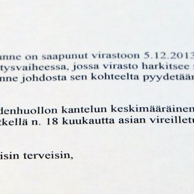 Tekstiä paperilla.