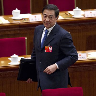 Bo Xilai lähdössä kansankongressin istuntosalista.