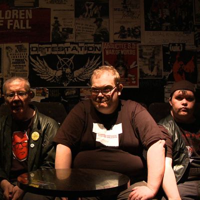 Pertti Kurikan Nimipäivät -bändin jäsenet Kovasikajuttu-elokuvassa