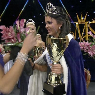 Sara Chafak kruunattiin Miss Suomeksi.