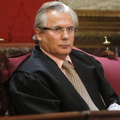 Baltazar Garzon oikeussalissa oikeudenkäyntinsä ensimmäisenä päivänä.