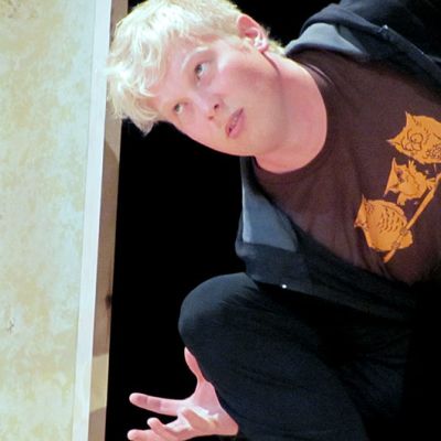 Lauri Kukkonen lavasteissa