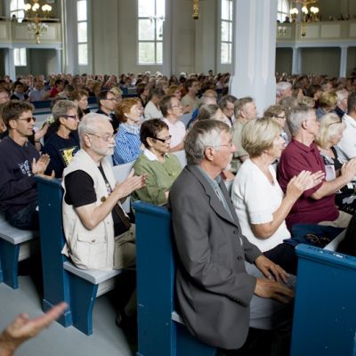 Kamarimusiikin konserttiyleisöä viime viikon torstaina Kuhmon kirkossa.