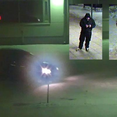 Henkilöauto ja kaksi miestä