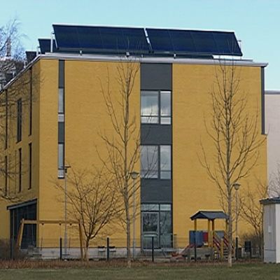 Voutilakeskus, katolla aurinkokeräimiä