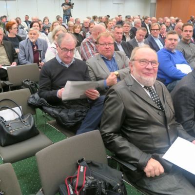 Vakuutusyhtiö Pohjantähden ylimääräisen yhtiökokouksen osallistujia Hämeenlinnan Aulangolla