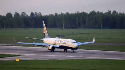 Ett flygplan landar