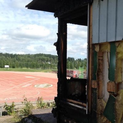 Riihimäen pesäpallokenttä ja palanut kuuluttamorakennus