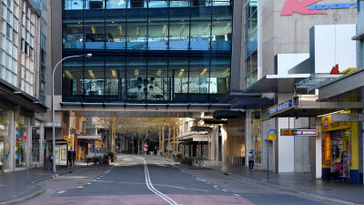 Gatorna i centrum av Sydney låg öde då de nya reglerna infördes.