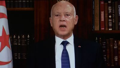 President Saeîd höll ett tv-tal på söndag kväll där han meddelade att han nu har tagit över den verkställande makten i landet.