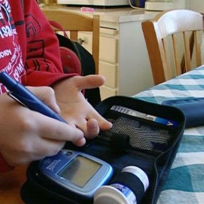 Lapsi ja diabetes-lääkkeitä.