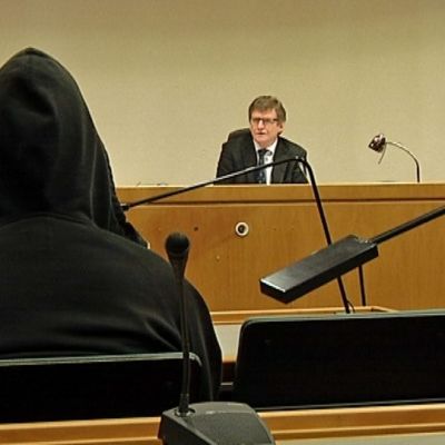 En man dömdes den 14 januari 2015 till 1,5 års villkorligt fängelse för knivhuggningen i ett bibliotek i Jyväskylä i januari 2013.