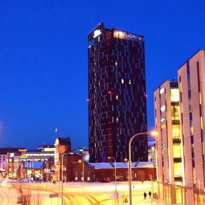 Tampereen tornihotelli ja ratapiha