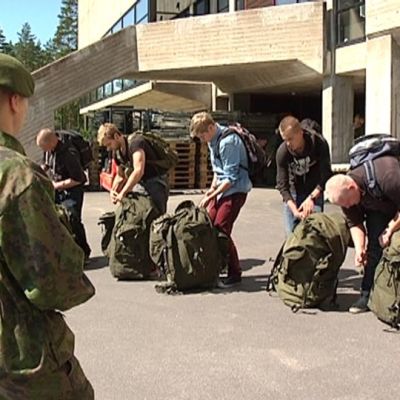 Uudet varusmiehet aloittivat palveluksensa Karjalan prikaatissa maanantaina