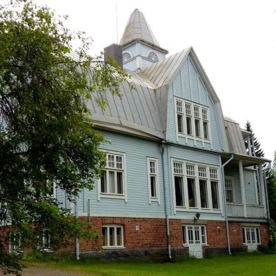 Eliel Saarisen suunnittelema Pytinki toimi patruunan kotina. Nykyisin siellä järjestetään juhlia ja edustustilaisuuksia. 