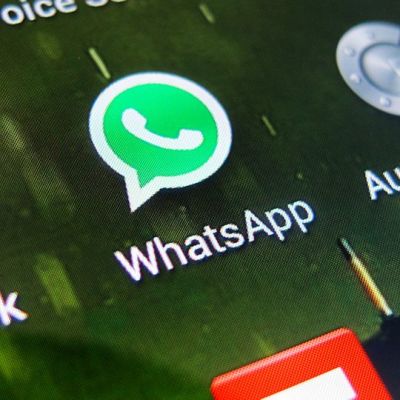 Facebook ja Whatapps -mobiilisovellusikonit.