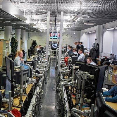Handelsbankenin dealing-huone Helsingissä.