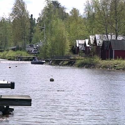 Kuvassa venevajoja Kokkolan Suntin suulla
