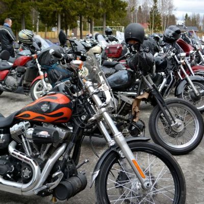 Moottoripyöriä Motoristit koulukiusaamista vastaan -kampanjassa