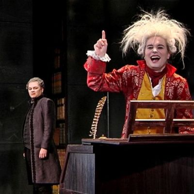 Esa Ahonen kertojana ja Salierina. Topi Kohonen nuori nero Amadeus Mozart.