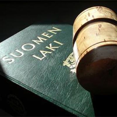 Suomen lakikirja ja nuija
