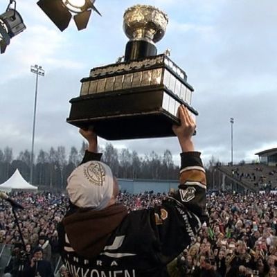 Kärppäjuhlat Oulussa; Oulun Kärpät; Kärpät; Poika; pokaali; Kanada-Malja; Lasse Kukkonen