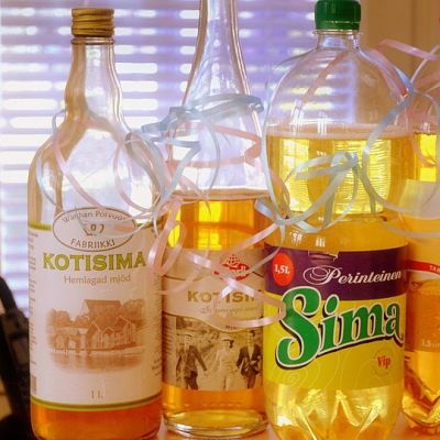 Simapulloja rivissä