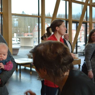 Eero Vainion kaksosvauvat olivat mukana vaali-illassa.