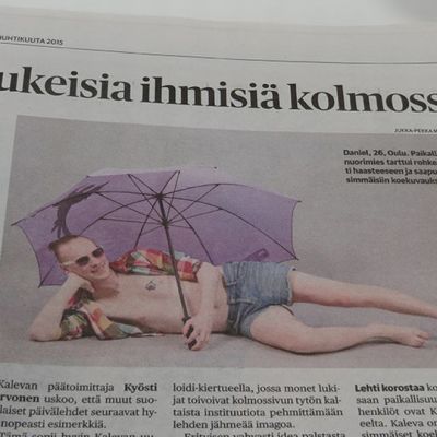 Sanomalehti Kaleva kertoi aprillipäivänä 2015 alkavansa julkaista kolmossivullaan kuvia vähäpukeisista ihmisistä.