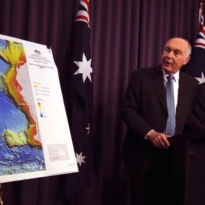 Australian varapääministeri Warren Truss esitteli etsintöjen aluetta.