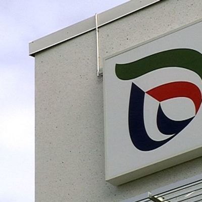 Etelä-Pohjanmaan ELY-keskuksen logo valomainoksessa.