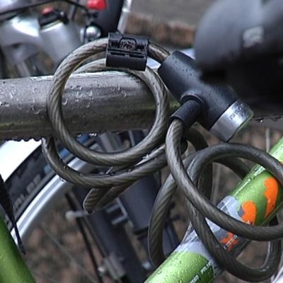 Vieterilukko kiinni polkupyörän rungossa