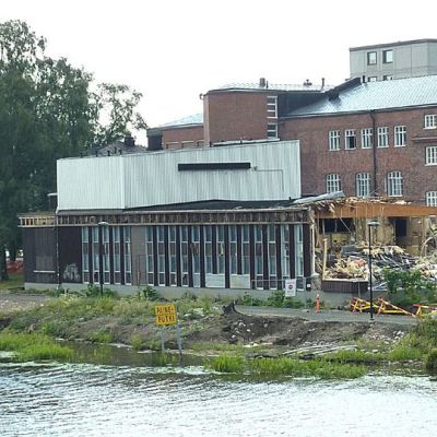 Hämeenlinnan vanha teatteri puretaan asuntojen alta pois