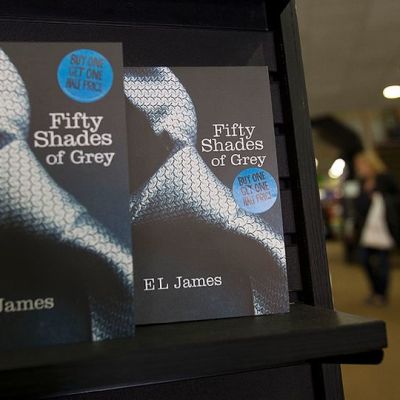 Fifty Shades of Gray -kirjoja kirjakaupassa Lontoossa.