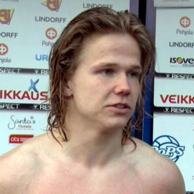 Petteri Forsell saapui haastatteluun vain pyyhe päällään.