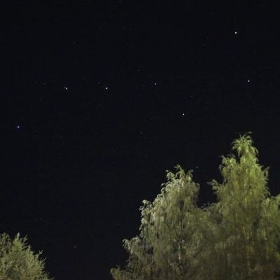 Otavan tähtikuvio yötaivaalla
