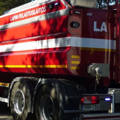 Lapin pelastuslaitoksen paloauto