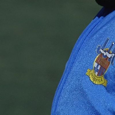 JJK:n logo treenipaidassa.