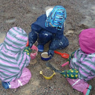 Kuraleikkejä Humpulan päiväkodissa