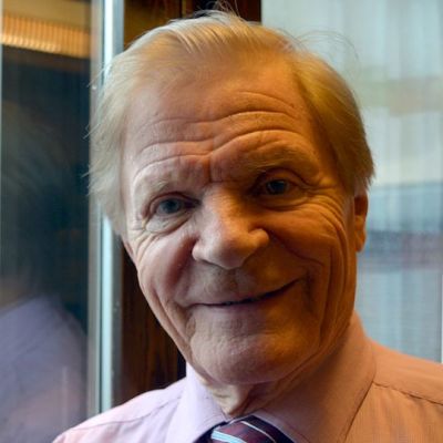 Veikko Ahvenaisen uran mieleenjäävin osa on ollut keikkailu Olavi Virran kanssa.
