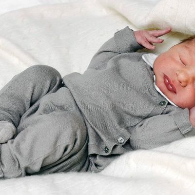 Ensimmäinen virallinen valokuva Ruotsin prinsessa Madeleinen ja Chris O`Neilin poikavauvasta. 